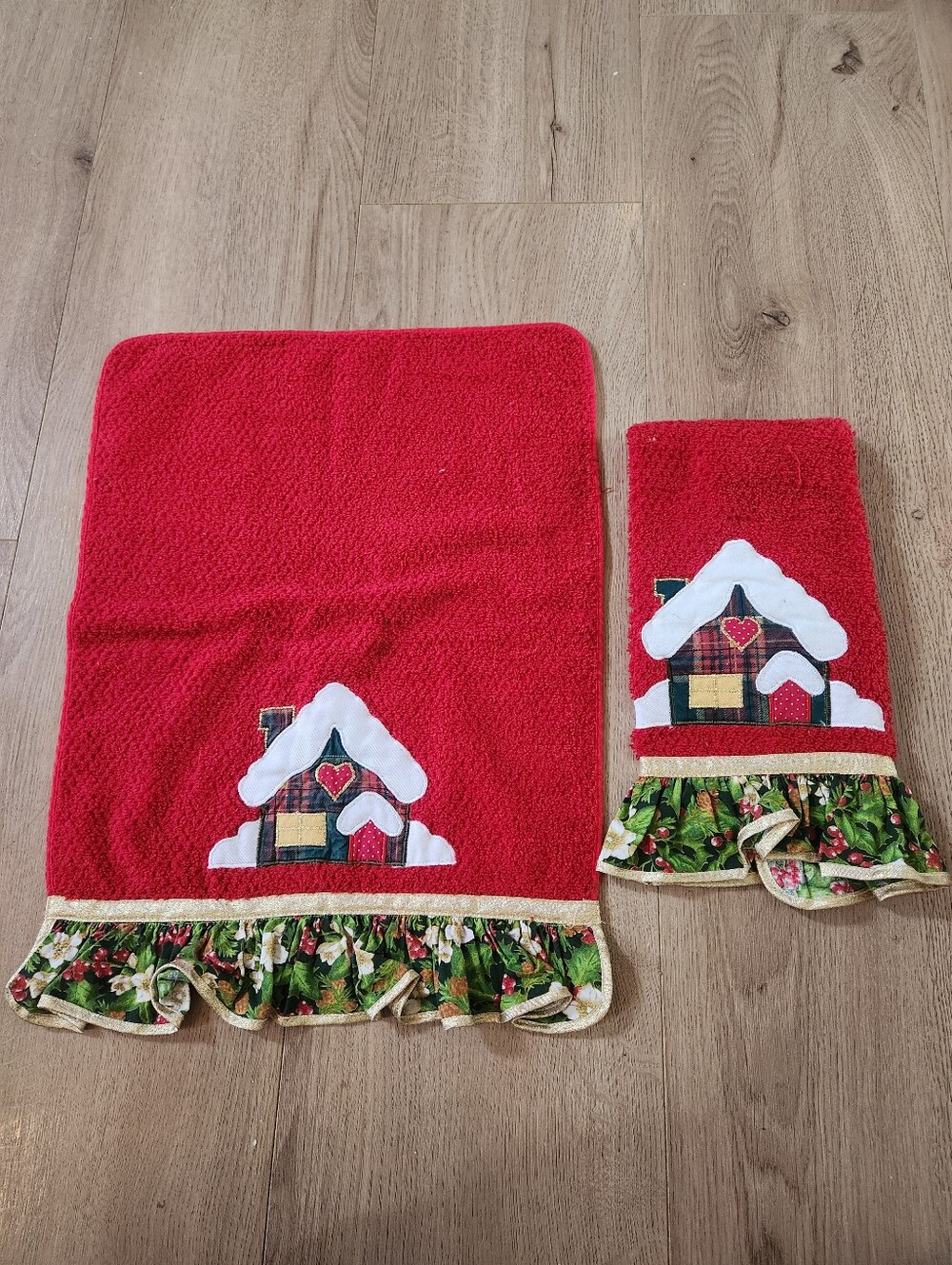 Vintage Holiday Red Cottage Kitchen Towels with Decorative Ruffle